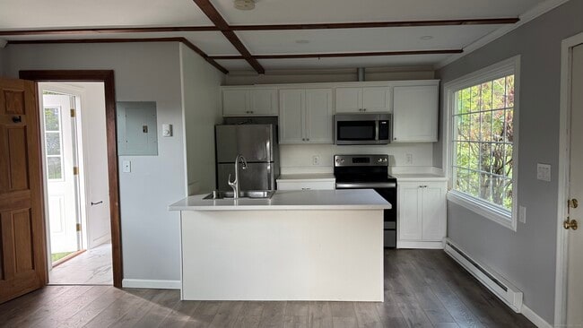 28 Whisconier Rd in Brookfield, CT - Building Photo - Building Photo