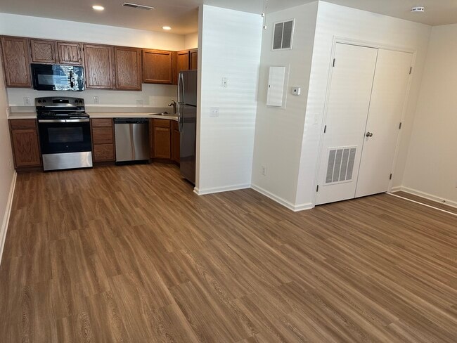 228 Maple St, Unit B in Plain City, OH - Building Photo - Building Photo