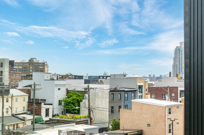 1154 N Lee St, Unit 2