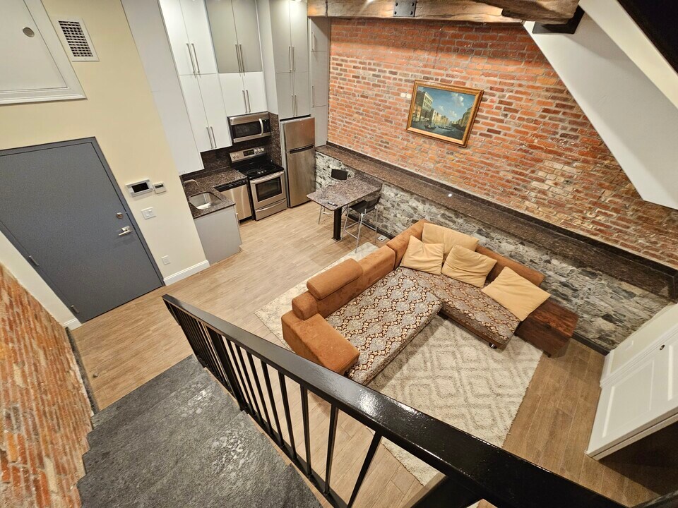 1028 Commonwealth Ave, Unit 1 in Boston, MA - Building Photo