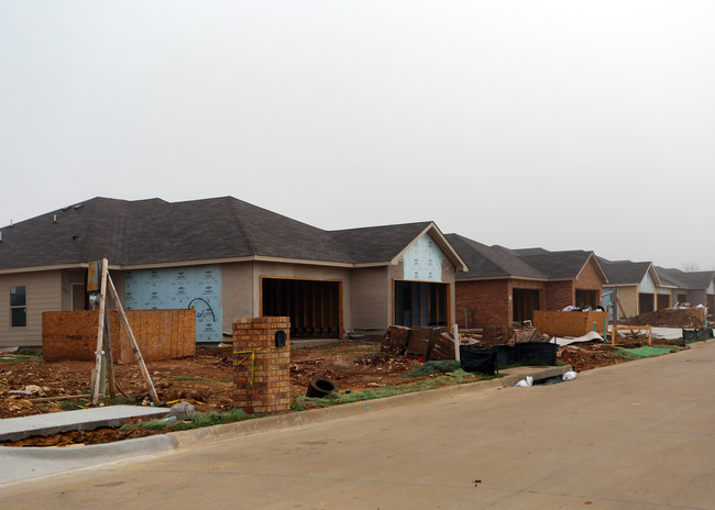 Creekside in Crowley, TX - Foto de edificio - Primary Photo