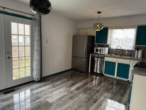 3250 N Longfellow Ct in Wichita, KS - Foto de edificio - Building Photo