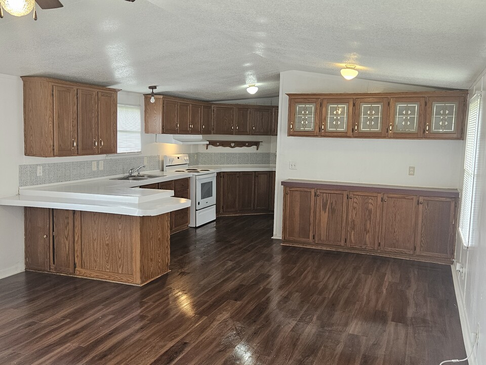 1225 Osteen St in Vidor, TX - Building Photo