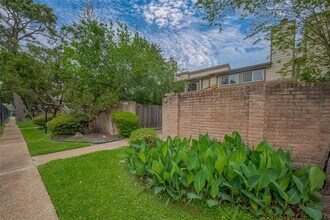 710 Country Pl Dr in Houston, TX - Building Photo - Building Photo