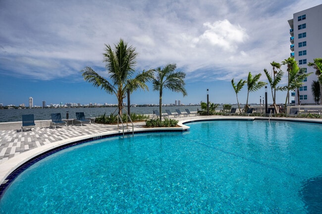 Wake Biscayne Bay in North Bay Village, FL - Building Photo - Building Photo