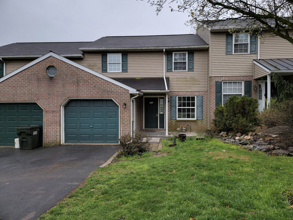 336 Cardinal Ln in Leola, PA - Building Photo