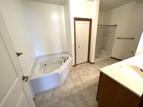 2103 Silver Bell Rd, Unit 204 in Eagan, MN - Building Photo - Building Photo