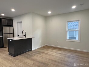 33 Obert St in South River, NJ - Building Photo - Building Photo