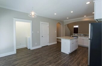 124 Waverly Dr in Bryan, TX - Building Photo - Building Photo