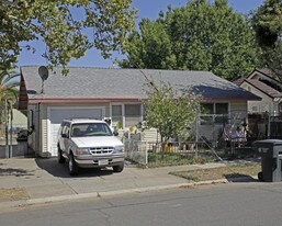 2382 Oakmont St in Sacramento, CA - Building Photo