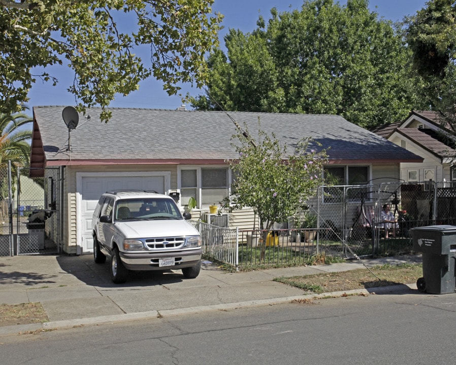 2382 Oakmont St in Sacramento, CA - Building Photo