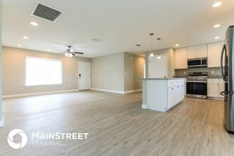 5292 Trekell St in North Port, FL - Building Photo - Building Photo