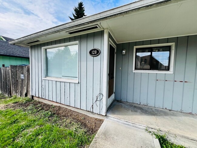 118 W Birch St, Unit 120 in Shelton, WA - Foto de edificio - Building Photo
