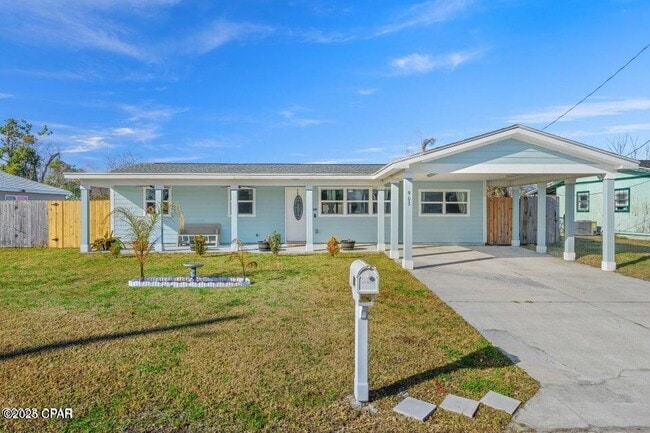 property at 903 Huntington Dr