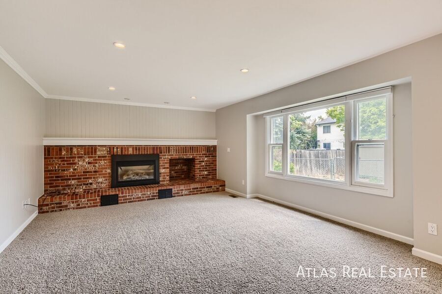 1719 Hotchkiss Dr in Fort Collins, CO - Building Photo
