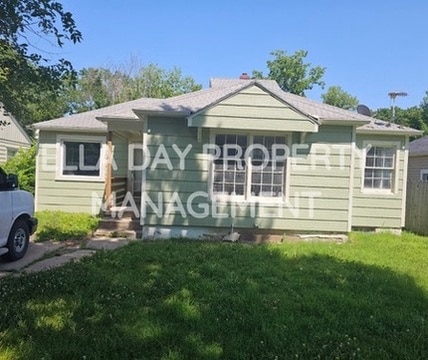 property at 828 N Terrace Dr