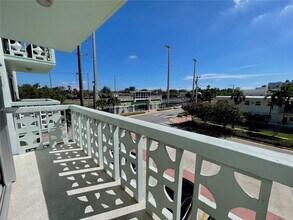 1100 NE 11th St in Miami Beach, FL - Building Photo - Building Photo