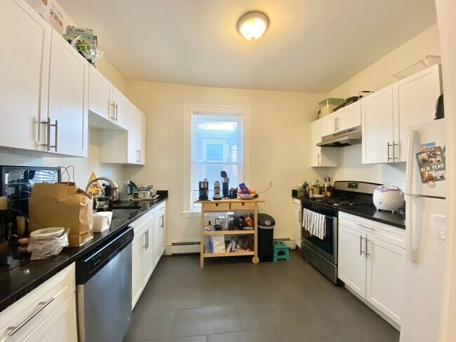 101 Calumet St, Unit 2 in Boston, MA - Foto de edificio - Building Photo