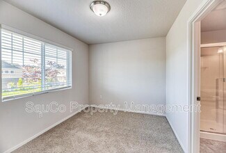 17291 NW Shackelford Rd in Portland, OR - Building Photo - Building Photo