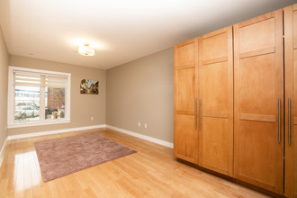 Bay Back Corner in Cambridge, MA - Building Photo - Interior Photo