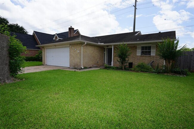 3130 Windmill St in Sugar Land, TX - Building Photo - Building Photo