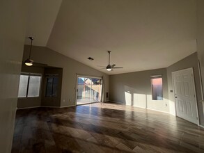 910 N Swan Dr in Gilbert, AZ - Building Photo - Building Photo