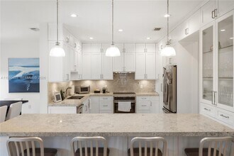 8600 SW 139th Ter in Palmetto Bay, FL - Building Photo - Building Photo