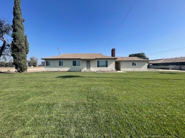 8146 Chino Ave in Ontario, CA - Foto de edificio