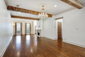 5124 Chevy Chase Dr in Houston, TX - Building Photo - Building Photo