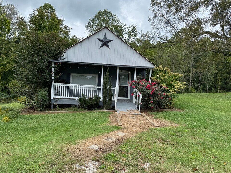 1058 Johnnie Bud Ln in Cookeville, TN - Foto de edificio