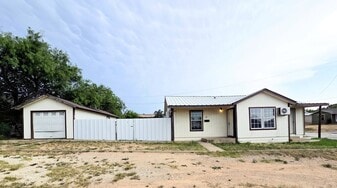 311 W 12th St in Big Spring, TX - Building Photo