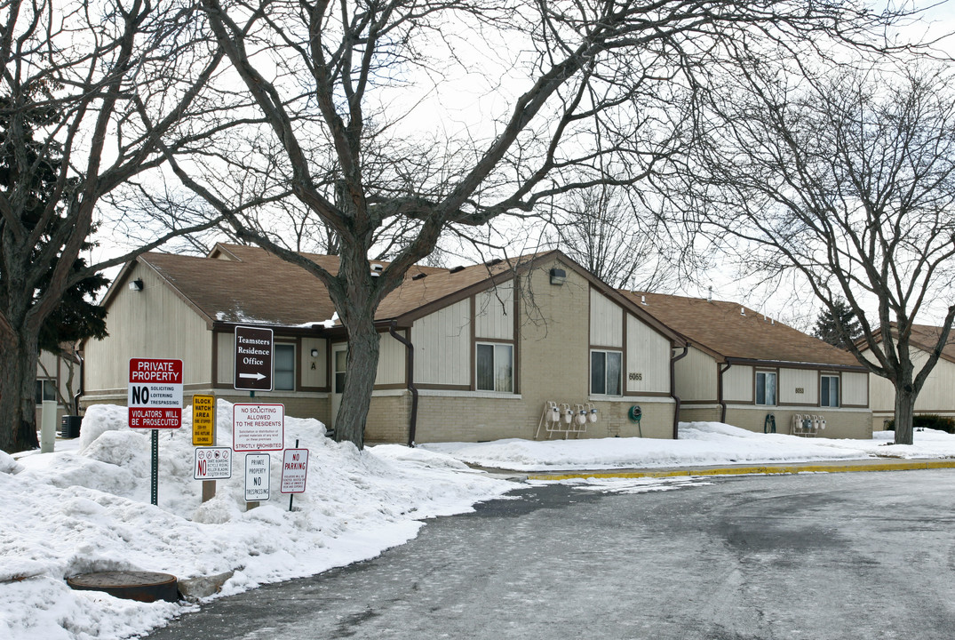 Teamsters Residences in Maumee, OH - Building Photo