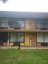 7900 S Orange Blossom Trl, Unit Unit 2052 in Orlando, FL - Foto de edificio - Building Photo