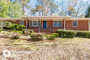 6120 Longino Dr in Union City, GA - Building Photo