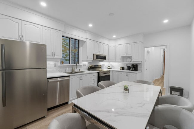 77 Montrose Ave, Unit SI ID1403774P in Toronto, ON - Building Photo - Building Photo