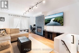 1147 Avondale Dr in Oakville, ON - Building Photo - Building Photo