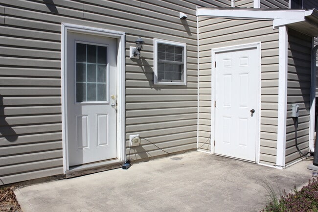 106 12th St in Grottoes, VA - Building Photo - Building Photo