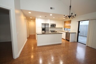 5 Amberleaf, Unit 5 Amberleaf in Irvine, CA - Building Photo - Building Photo