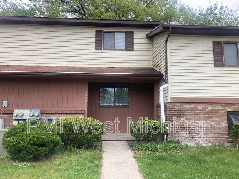 6070 In the Pines Dr SE in Grand Rapids, MI - Building Photo