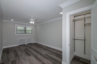 609 Tulip Ave in Stewart Manor, NY - Building Photo - Building Photo
