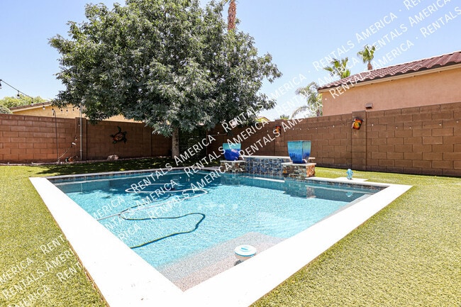 7045 S Legend Dr in Gilbert, AZ - Building Photo - Building Photo