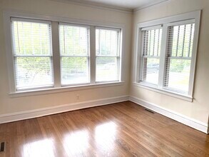 2709 W Sunnyside Ave, Unit 2 in Chicago, IL - Building Photo - Building Photo