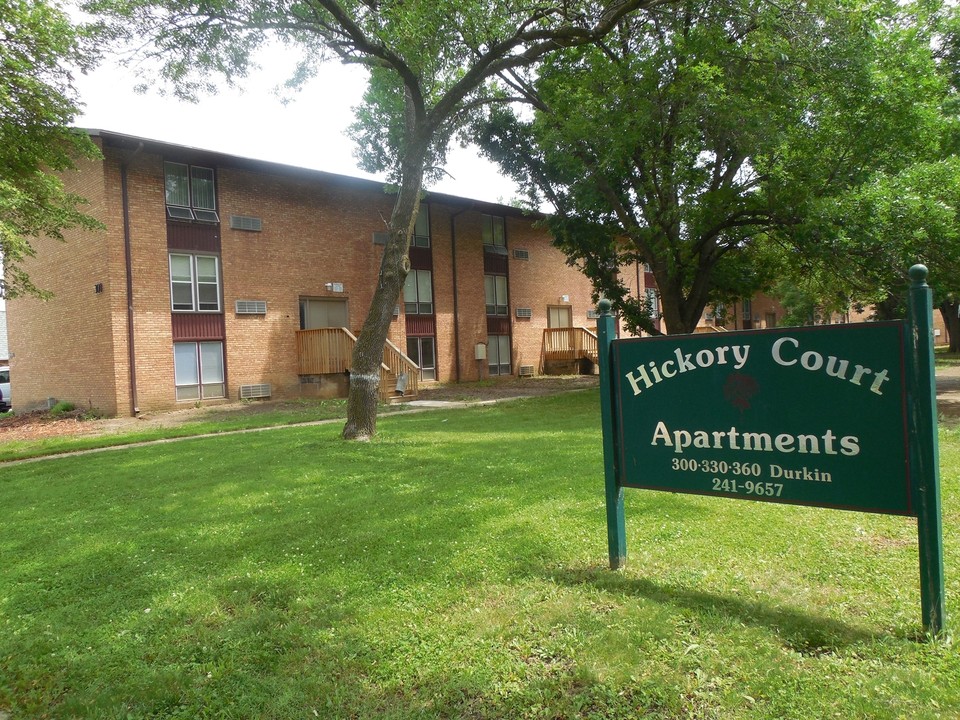 Hickory Court Apartments in Springfield, IL - Building Photo