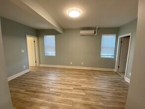 301 S Conkling St, Unit 2nd Floor in Baltimore, MD - Building Photo - Building Photo