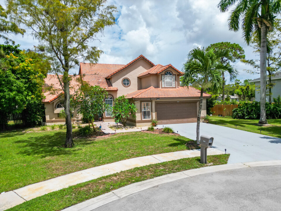 1521 Snapdragon Dr in Wellington, FL - Foto de edificio