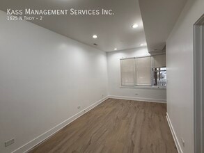1625 N Troy St in Chicago, IL - Building Photo - Building Photo