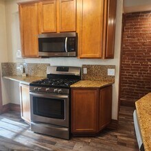 2415 N Vine St, Unit Upstairs Unit 1 in Denver, CO - Foto de edificio - Building Photo