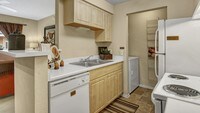 Building Photo - The Retreat at Speedway Apartamentos in Tucson, Arizona