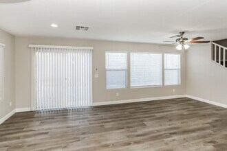 8029 N Quilted Bear St in Las Vegas, NV - Foto de edificio - Building Photo