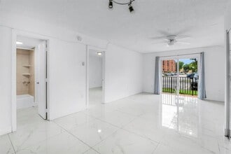 4805 NW 7th St in Miami, FL - Building Photo - Building Photo